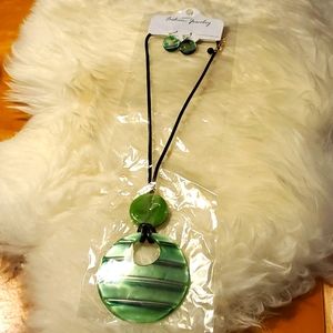 NWT Fashion Jewelry Green Circled Pendant Necklace & Dangling Earrings Set